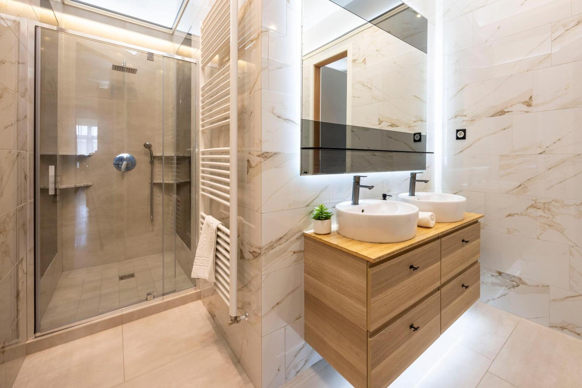 High-end Luxurious Royal In The Heart Of