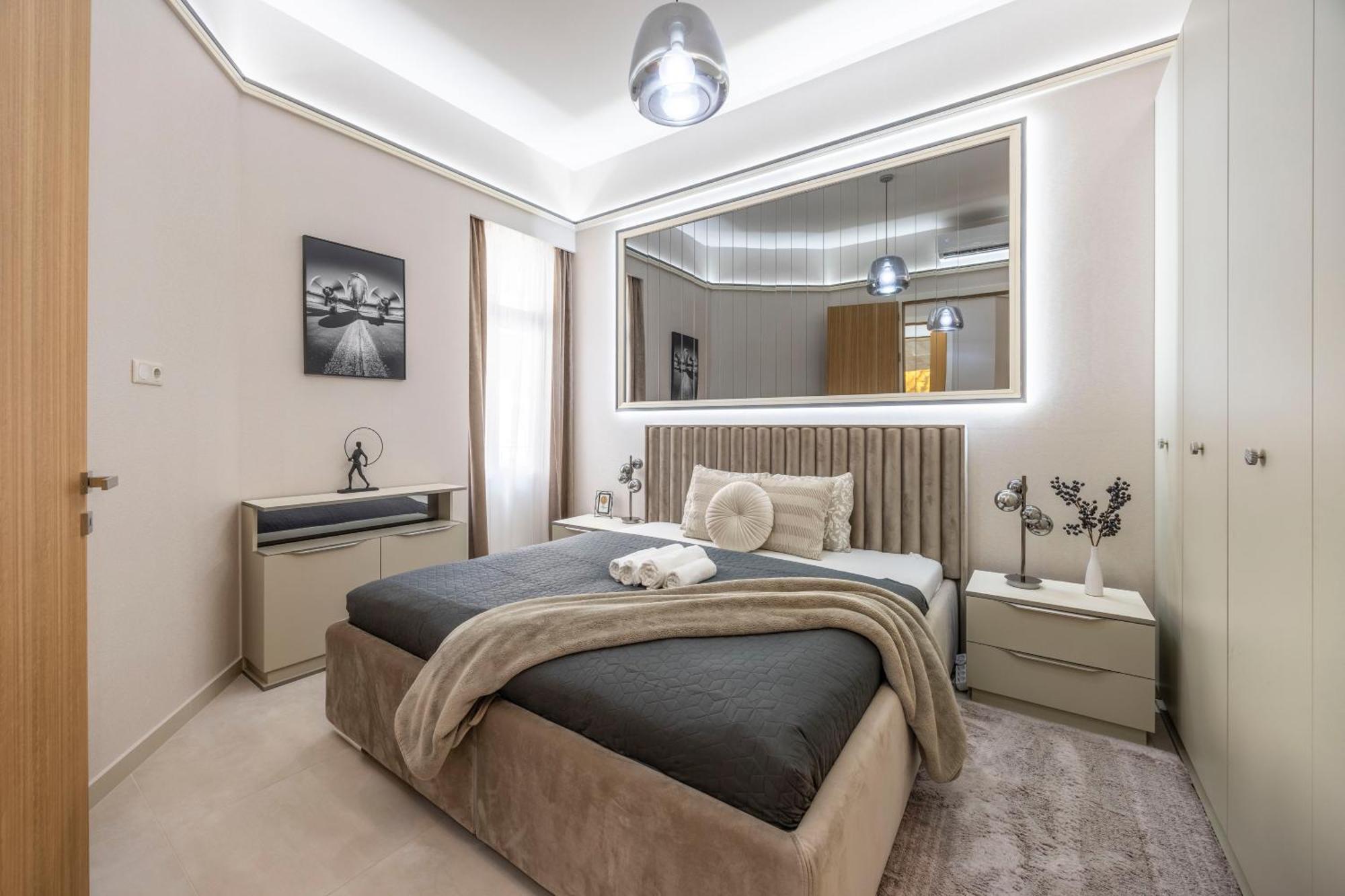 Apartment High-end Luxurious Royal In The Heart Of