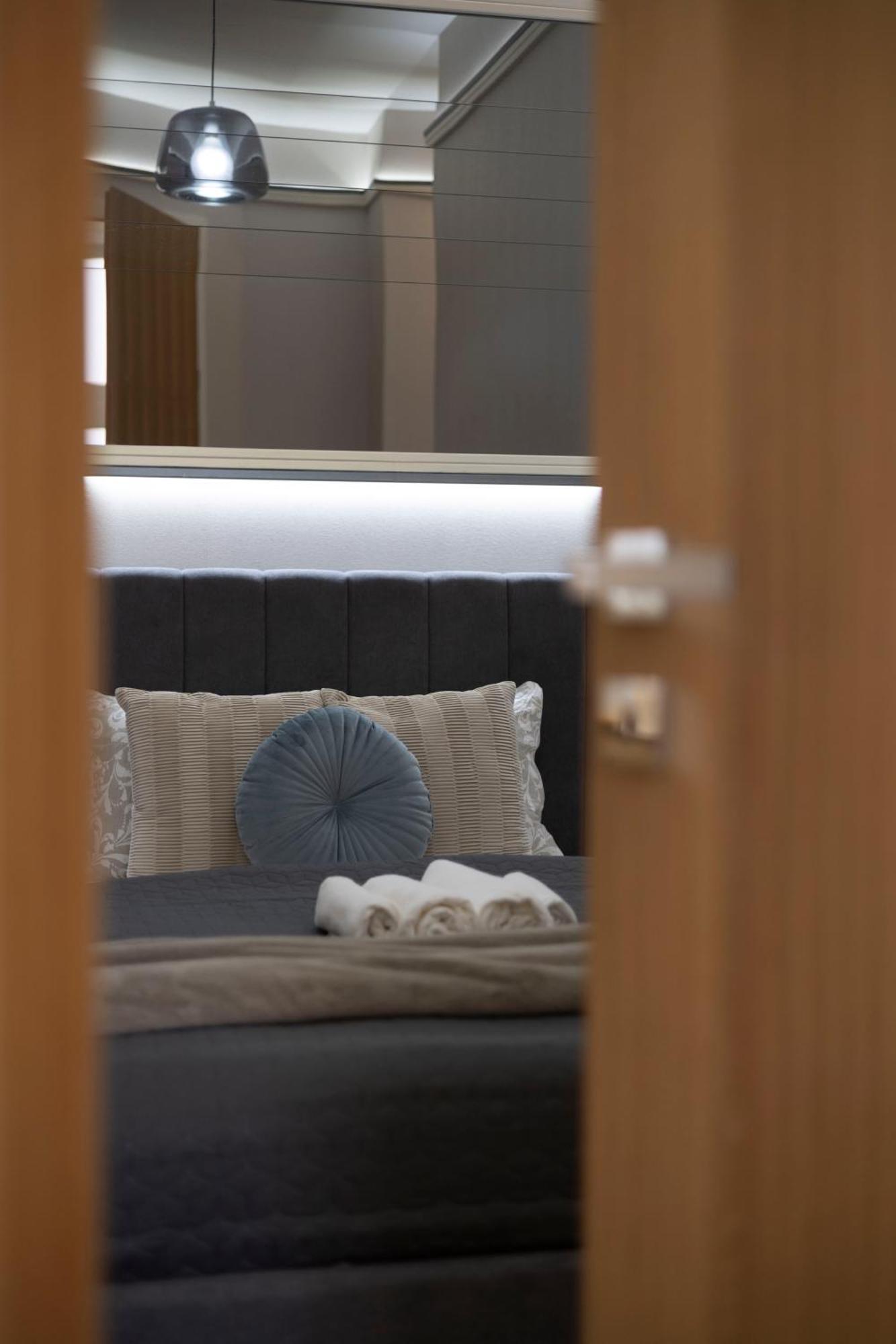 Apartment High-end Luxurious Royal In The Heart Of