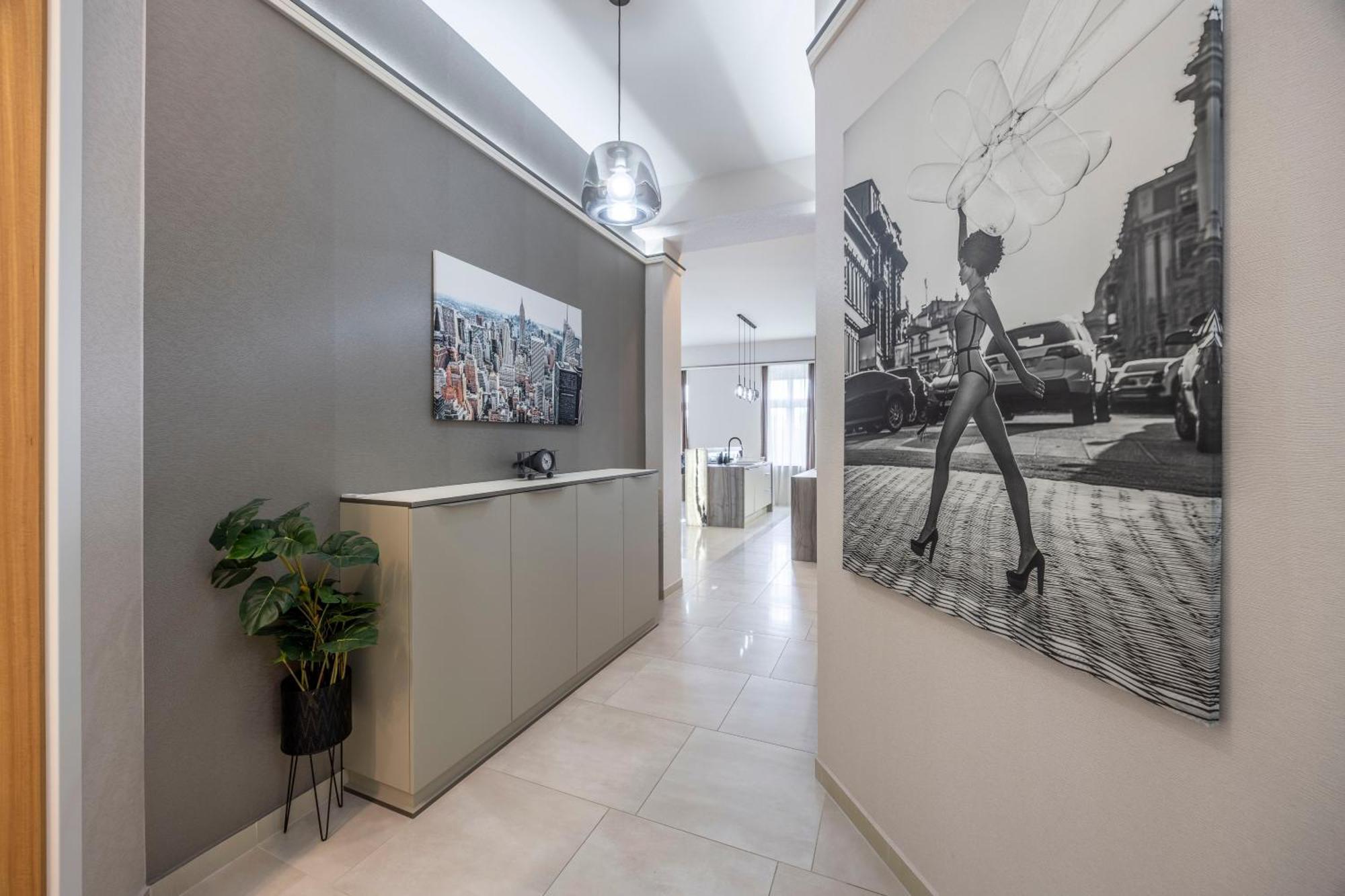 High-end Luxurious Royal In The Heart Of