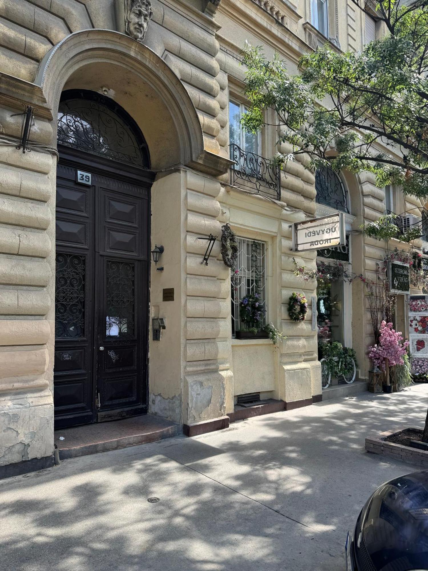 High-end Luxurious Royal In The Heart Of *